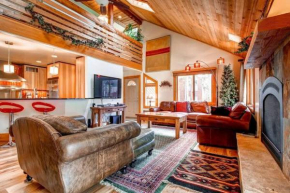 5BR Ski in Out Mountain Getaway with Hot Tub and Views